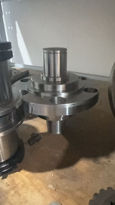 P8820DL Pezzi di ricambio per pavimentatori di asfalto trasportatore a spirale albero intermedio separatore rotante albero intermedio VOE12766358